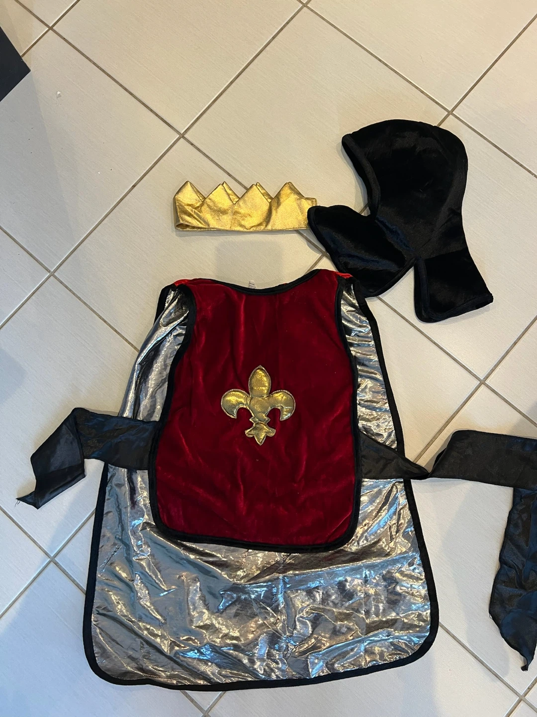 Kids Knight Reversible Costume with Crown and Hood - photo 4