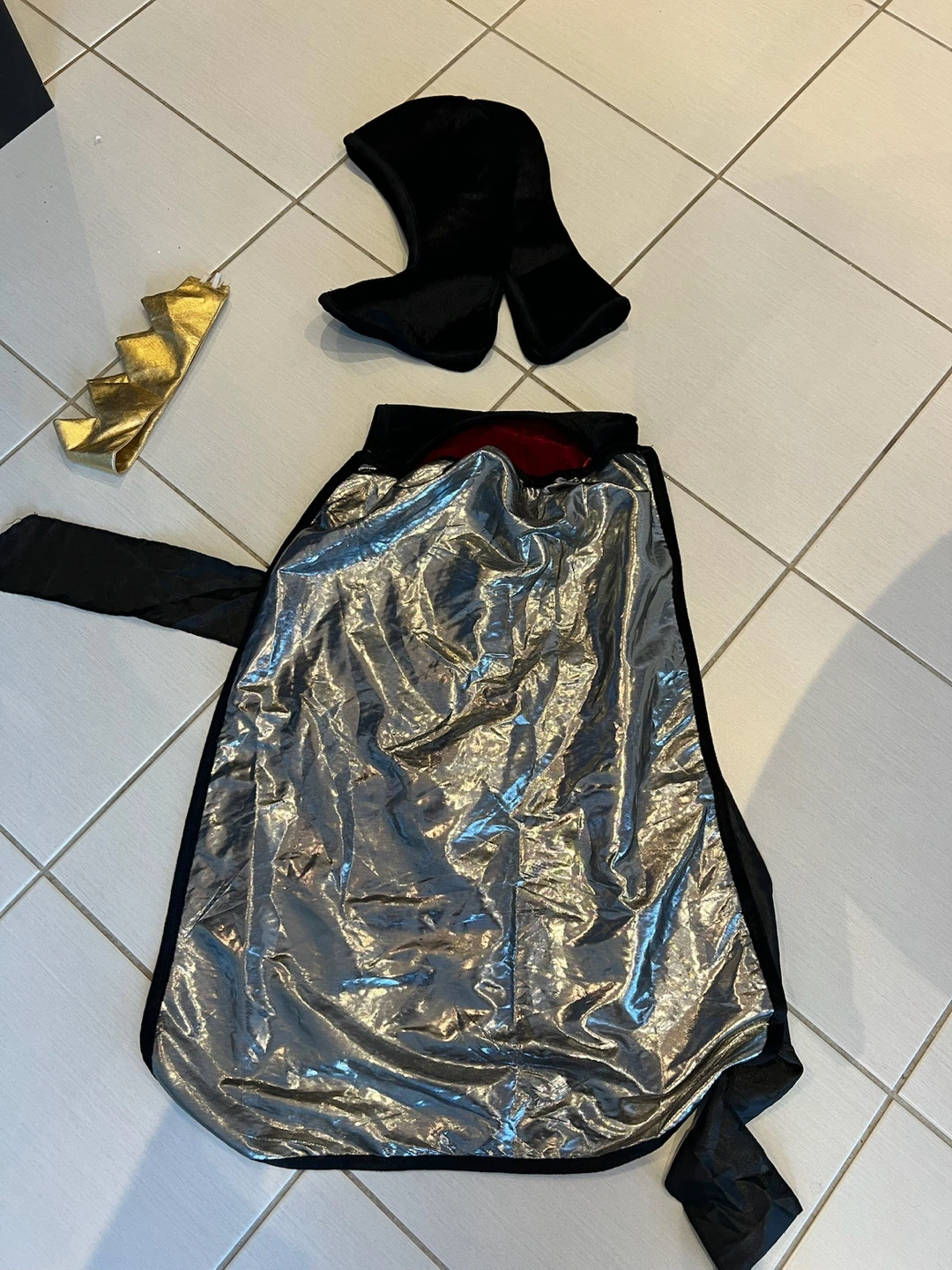 Kids Knight Reversible Costume with Crown and Hood - photo 2