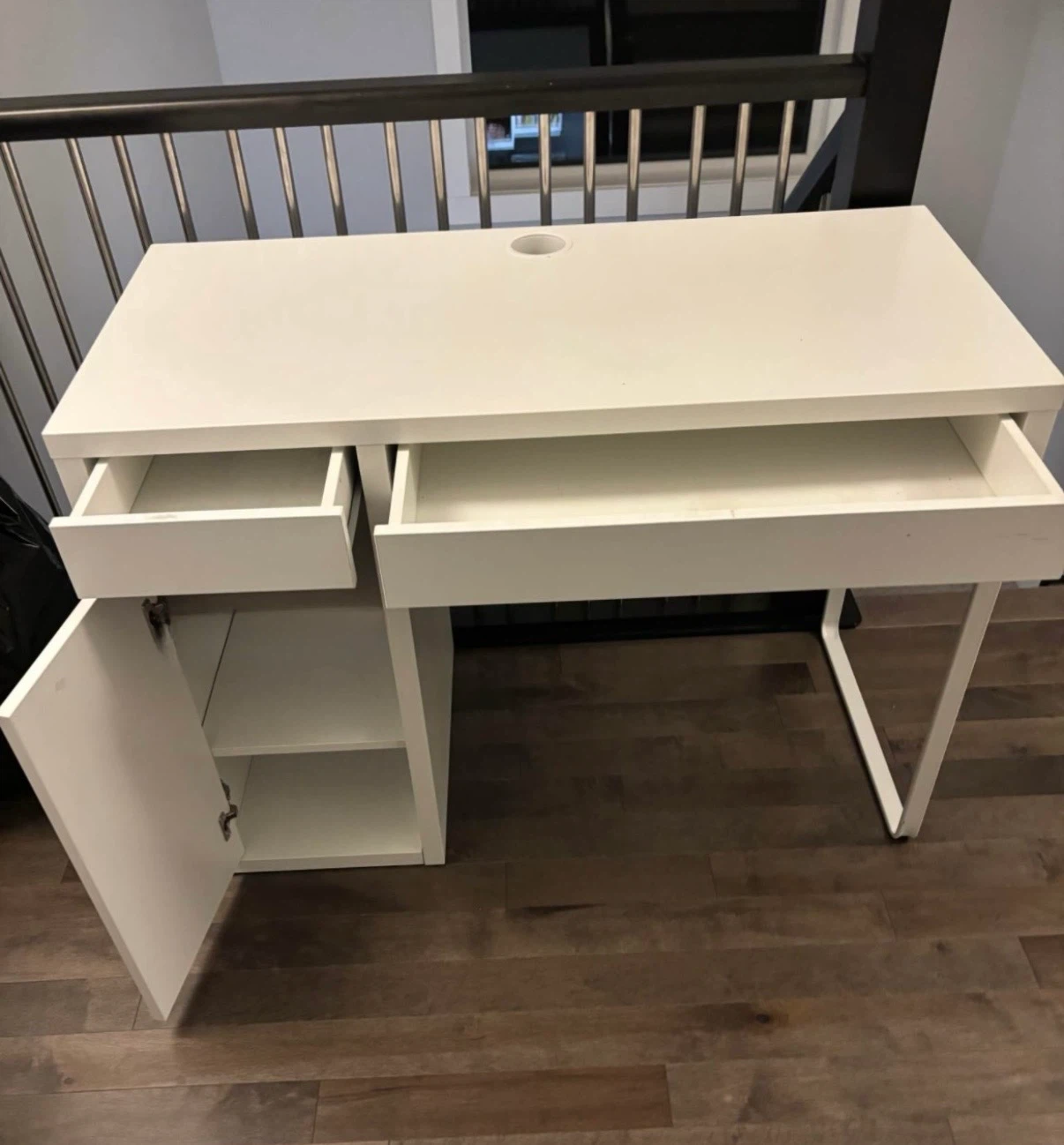 IKEA MICKE desk white - photo 2
