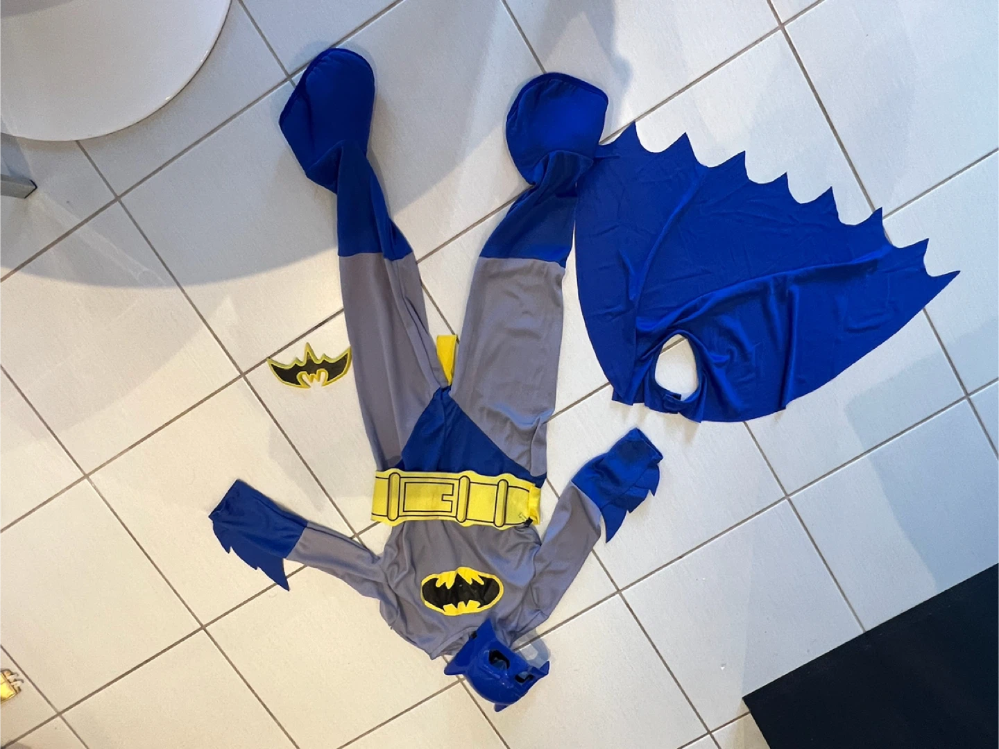 HALLOWEEN Kids (3-7) Batman Costume with Cape and Mask - photo 5
