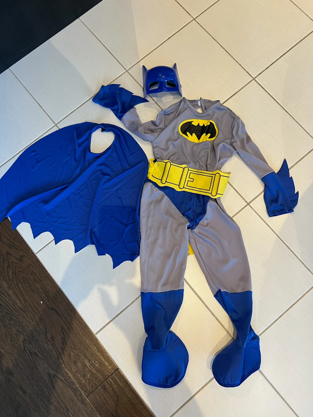 HALLOWEEN Kids (3-7) Batman Costume with Cape and Mask