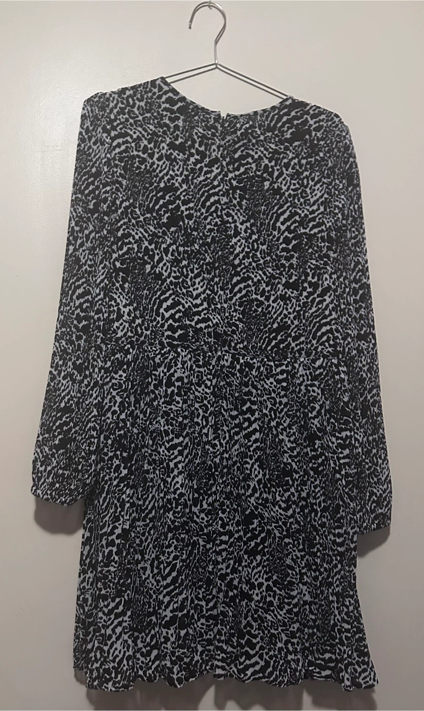 Michael Kors Animal Print Pleated Midi Dress - Size L - photo 2