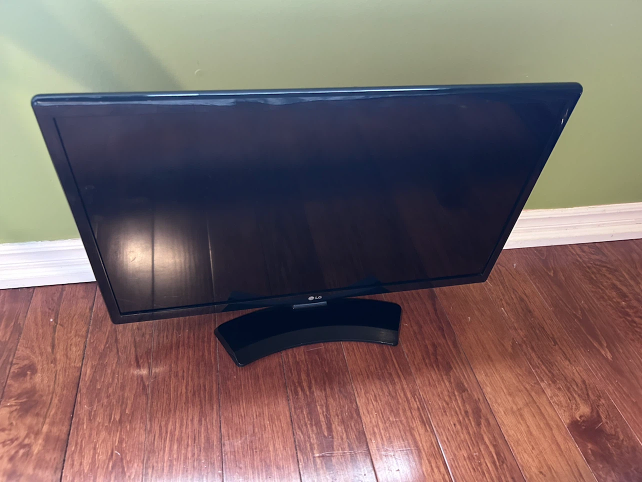 LG Black Flat Screen TV 24 inch
