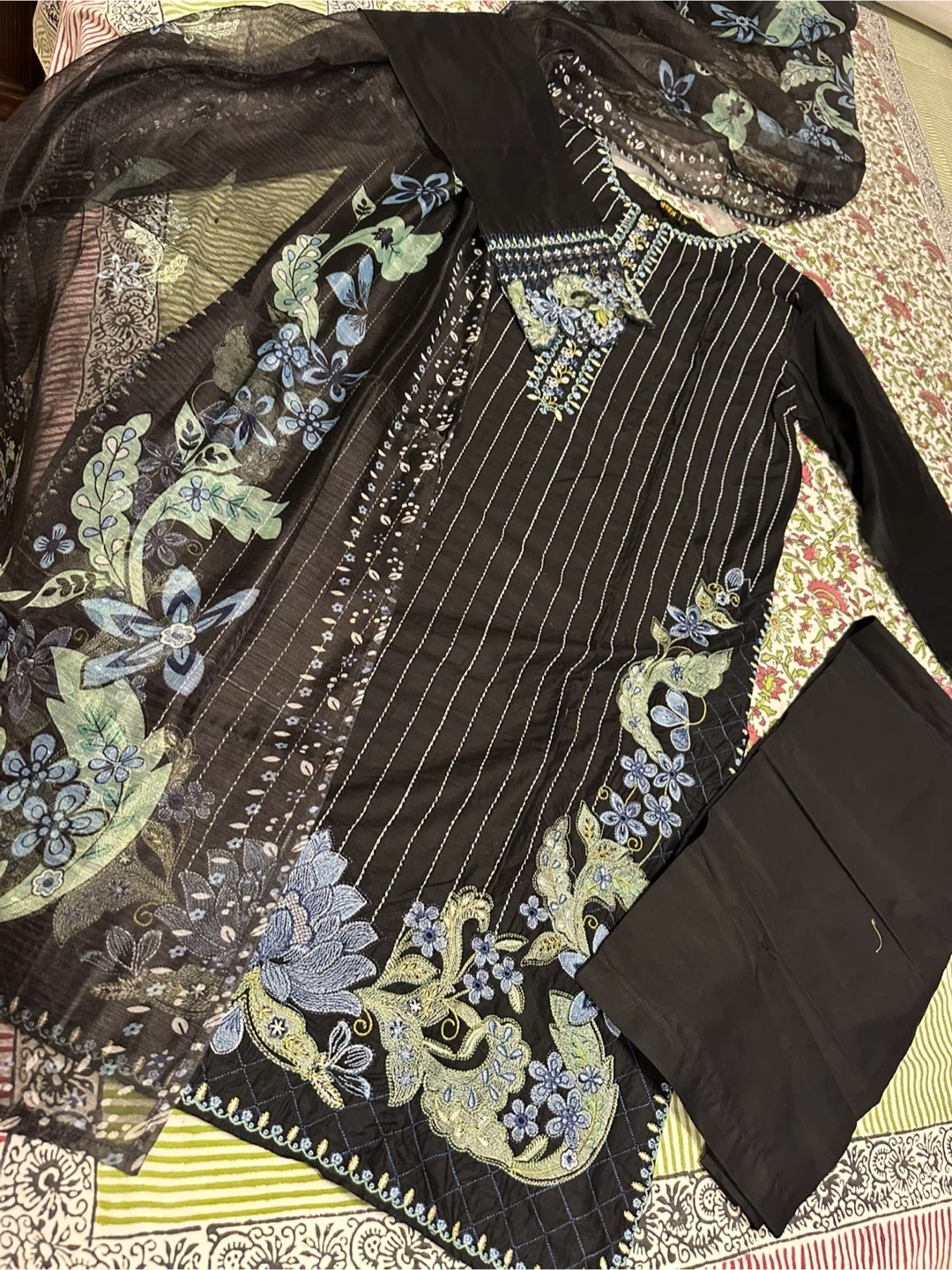 Black Embroidered 3-Piece Suit with Dupatta - photo 2