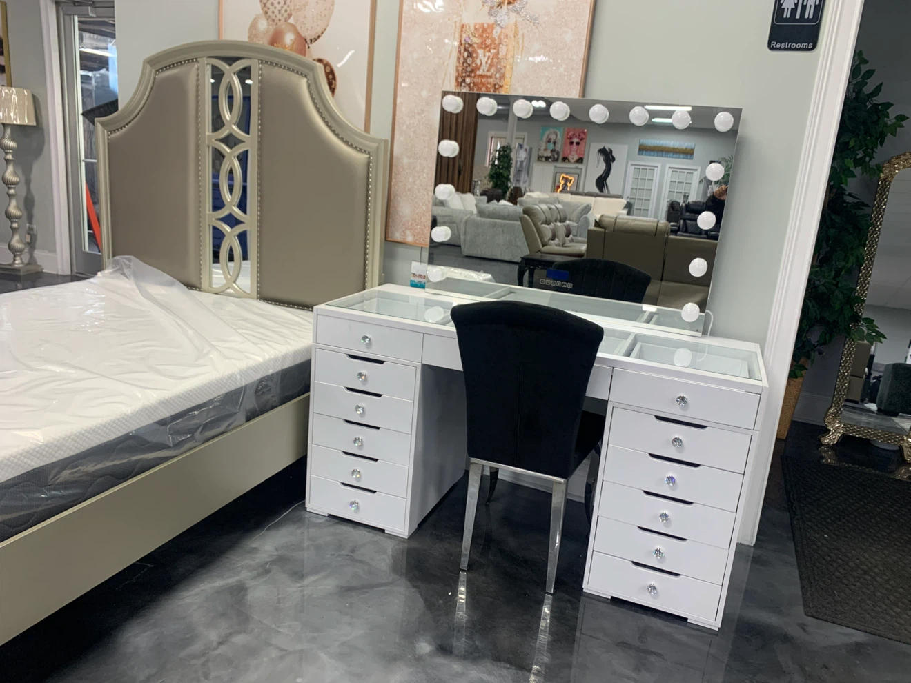 White Vanity Table with Lights and Mirror