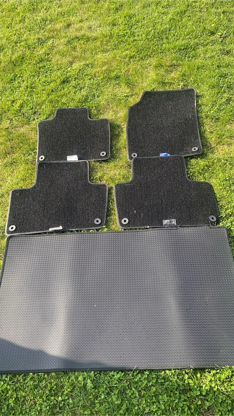 Volvo Car Floor Mats Set