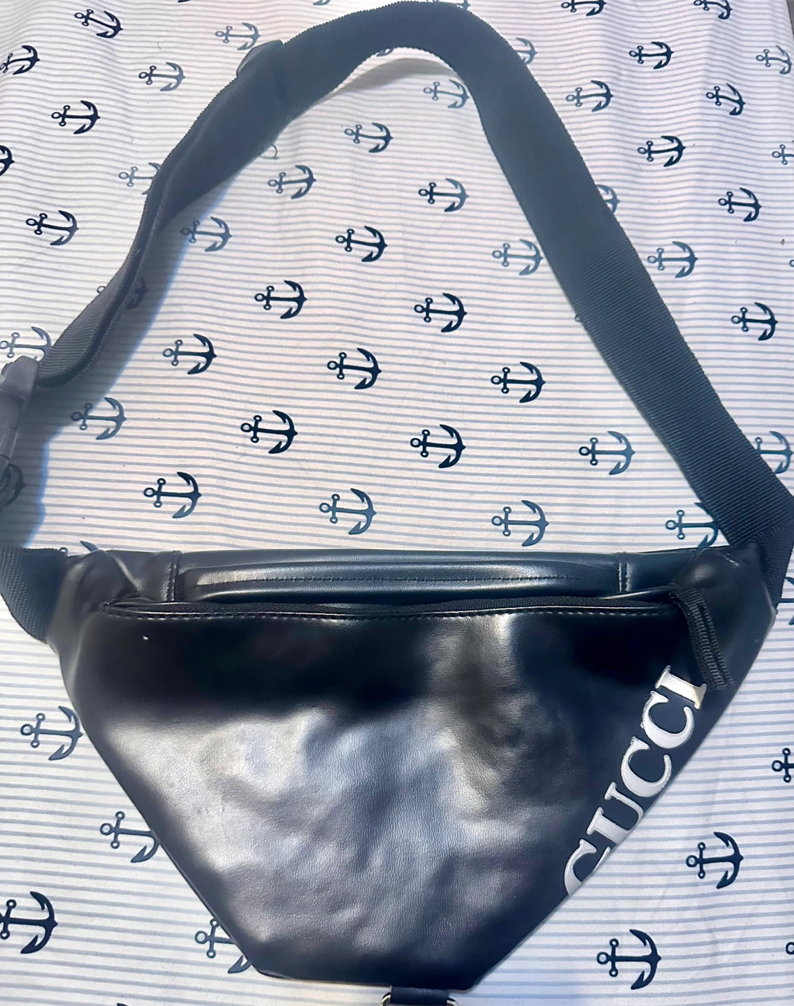 GUCCI Black Leather Belt Bag