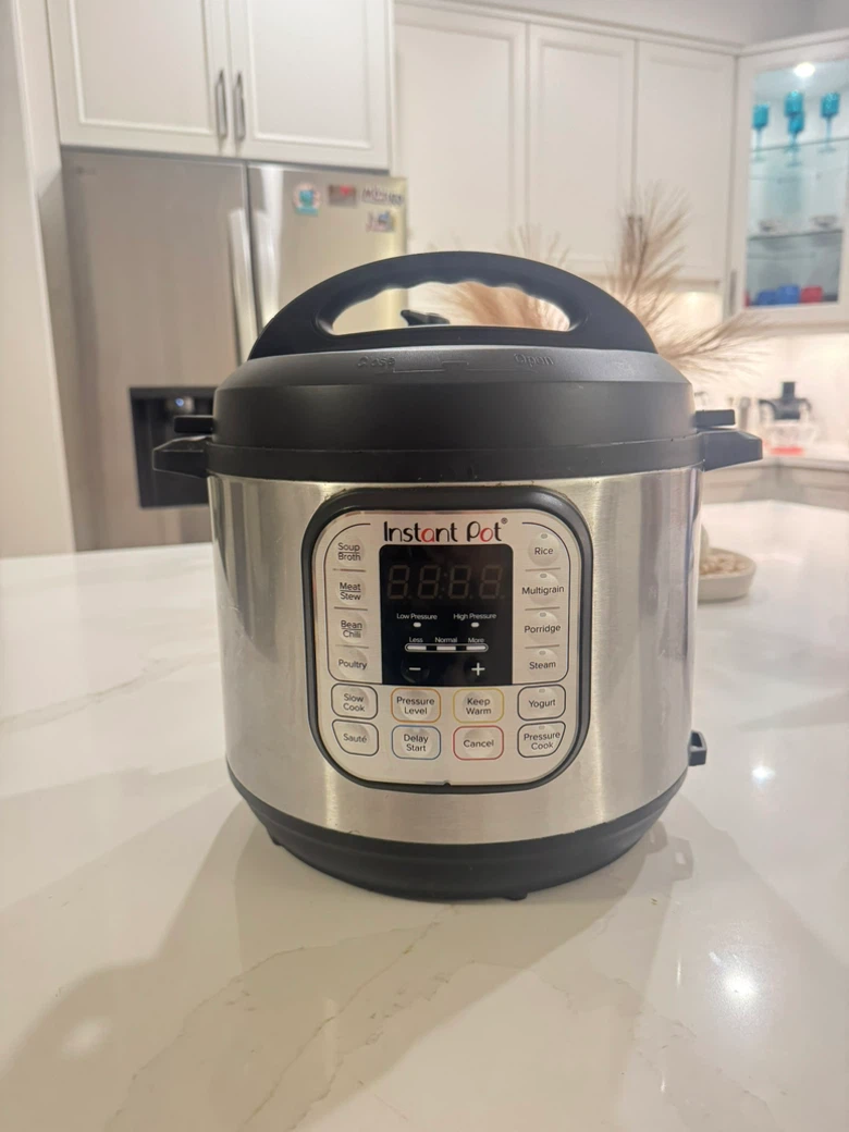 Instant Pot Duo 60 Electric Pressure Cooker- 6 qt