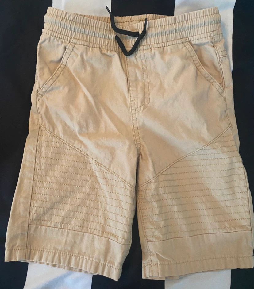 Boys Khaki Shorts - Size 6/ Small