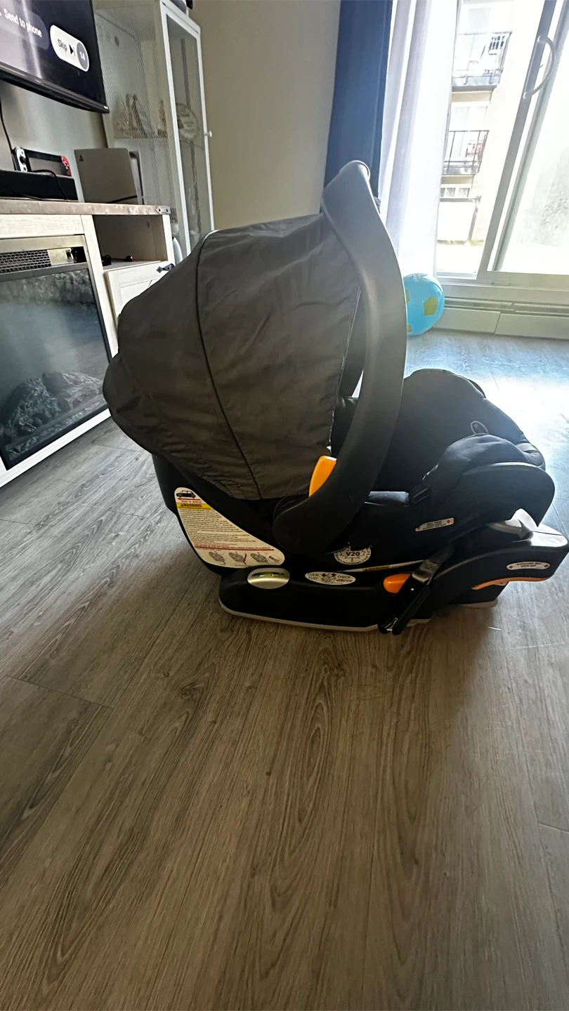 Infant car seat with base - photo 3