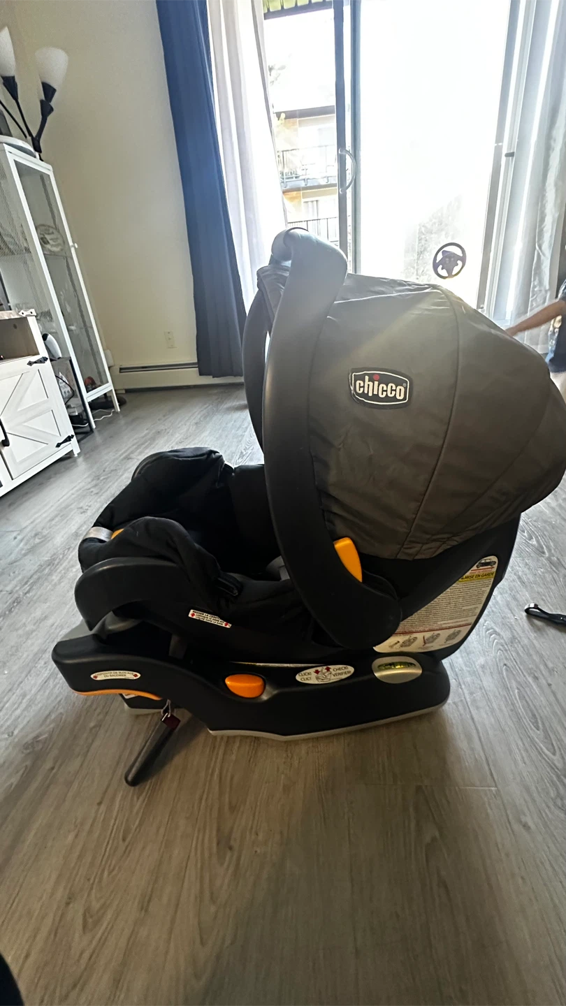 Infant car seat with base - photo 4