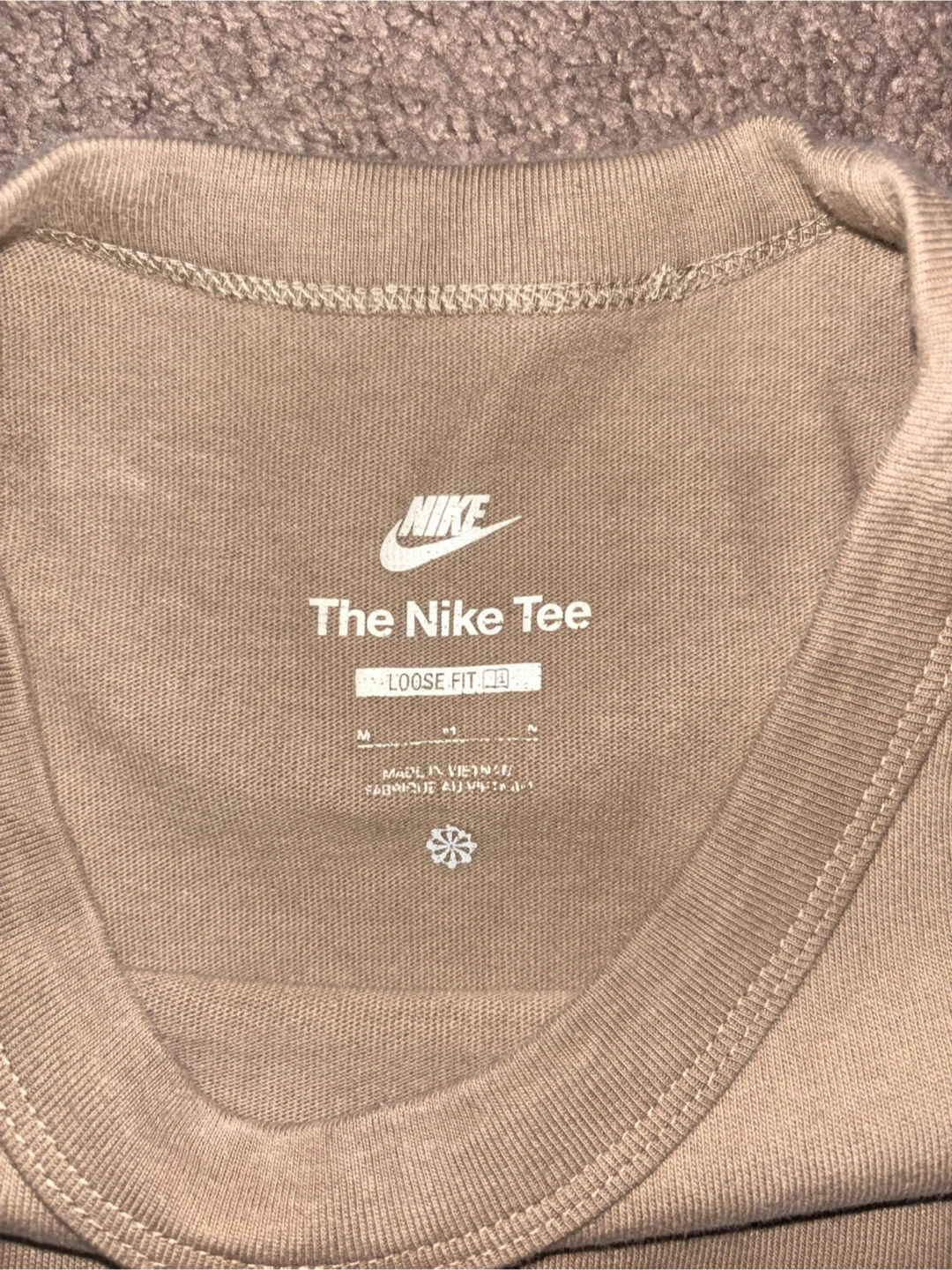 Nike The Nike Tee Loose Fit T-Shirt Tan Size M - photo 2
