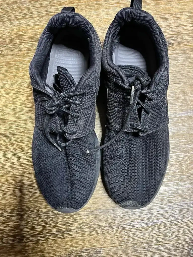 Nike Roshe Triple black sneakers Size 9 - photo 2