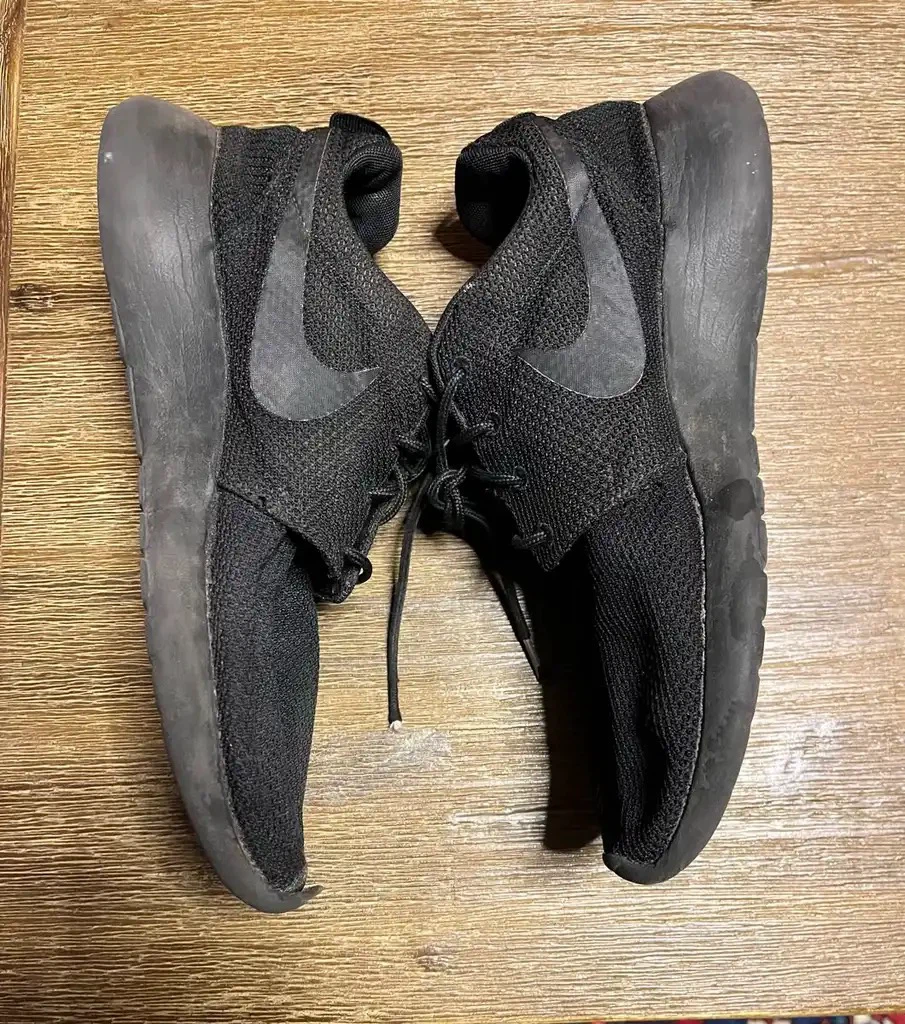 Nike Roshe Triple black sneakers Size 9 - photo 3