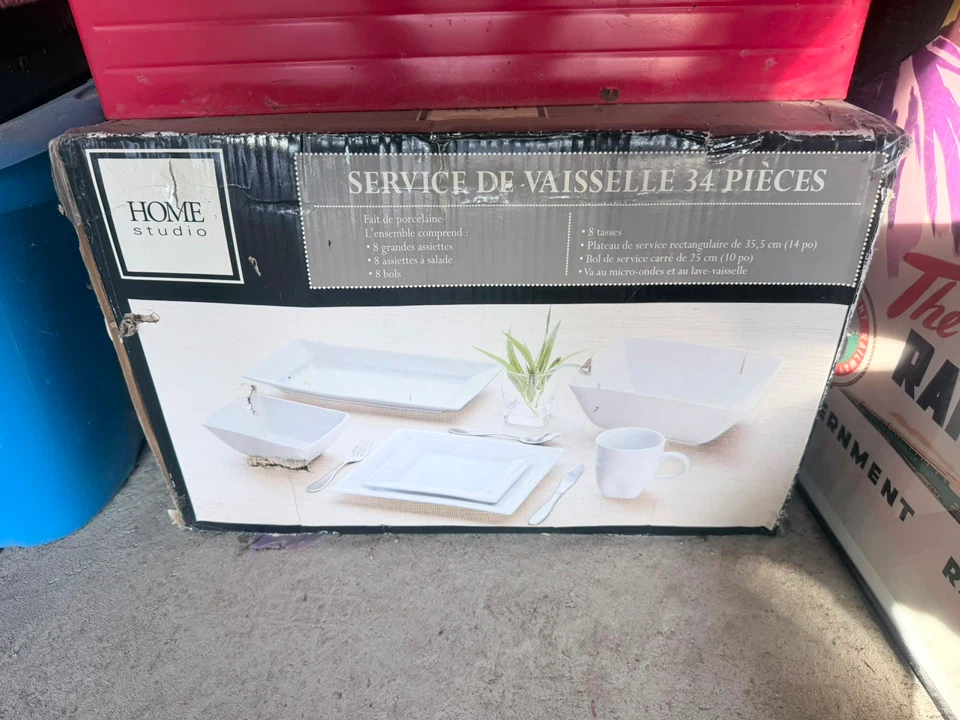 HOME studio 34-Piece Dinnerware Set