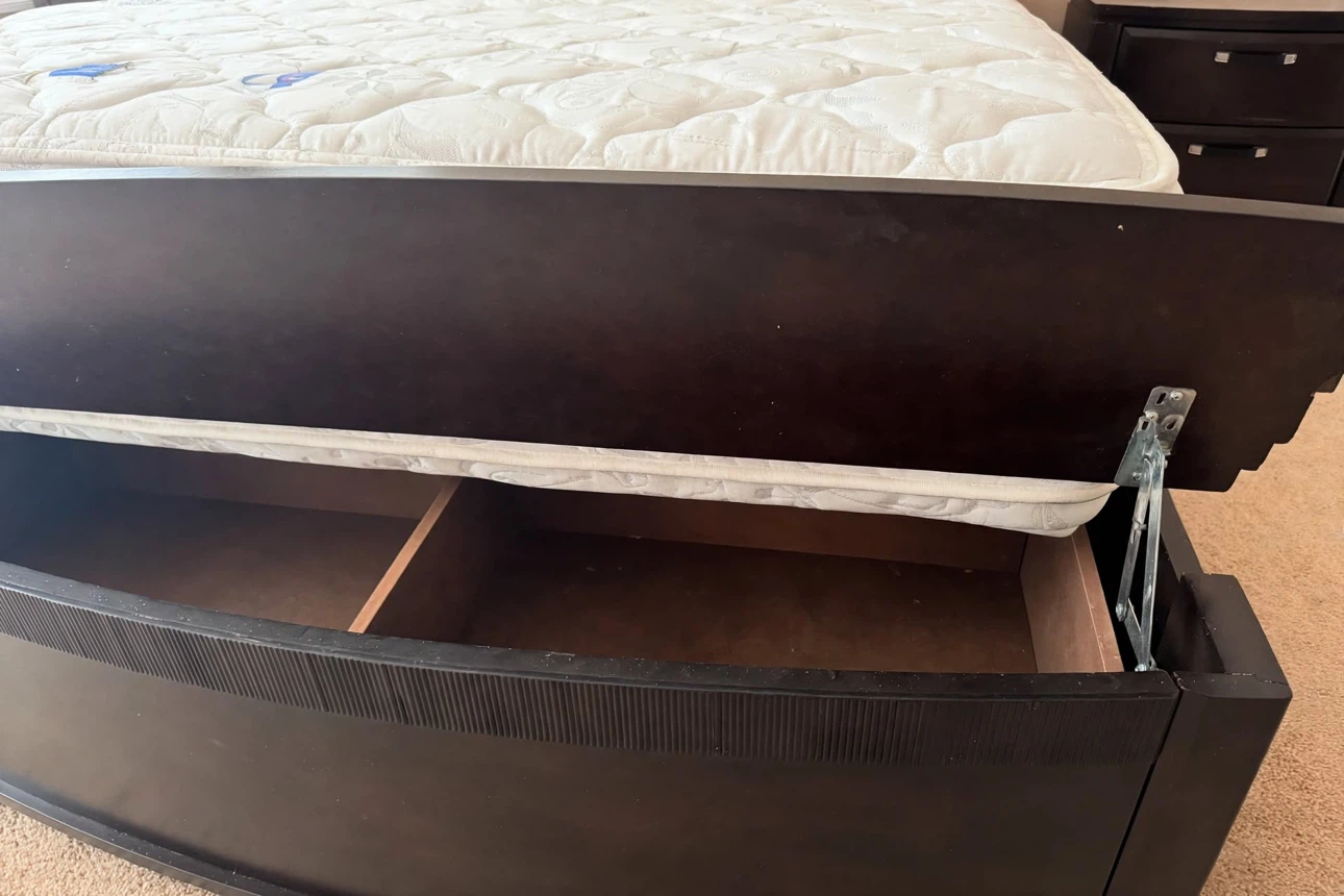 Brown King size Bedroom Set – includes Mattress & 2 Nightstands - photo 4