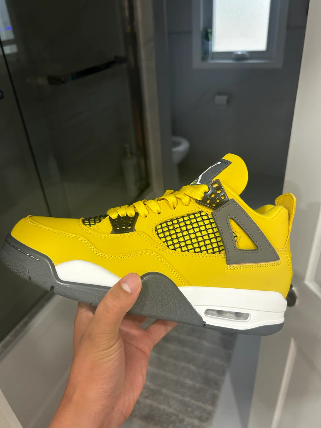 Jordan 4 lightning