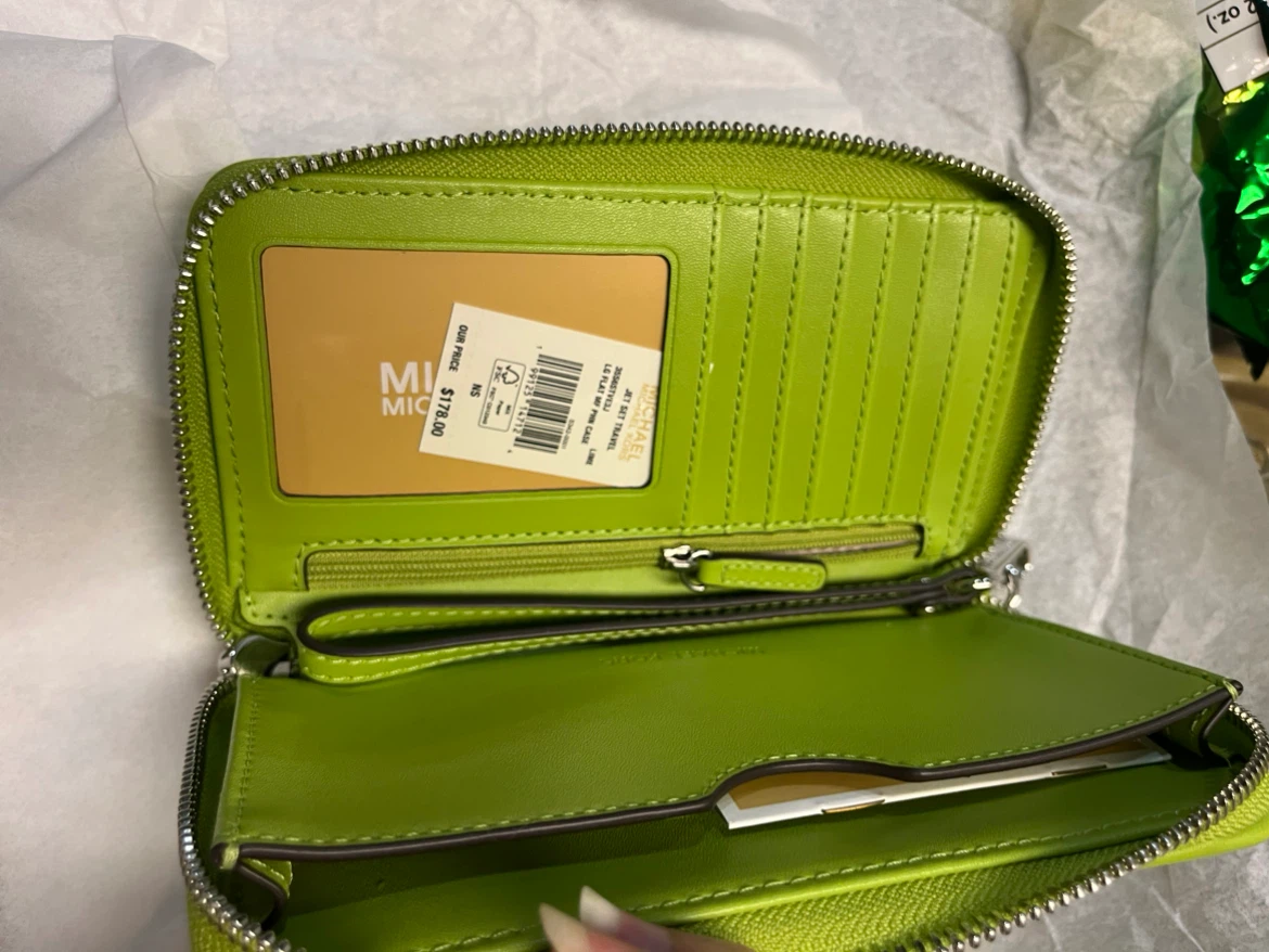Michael Kors Wristlet - photo 2