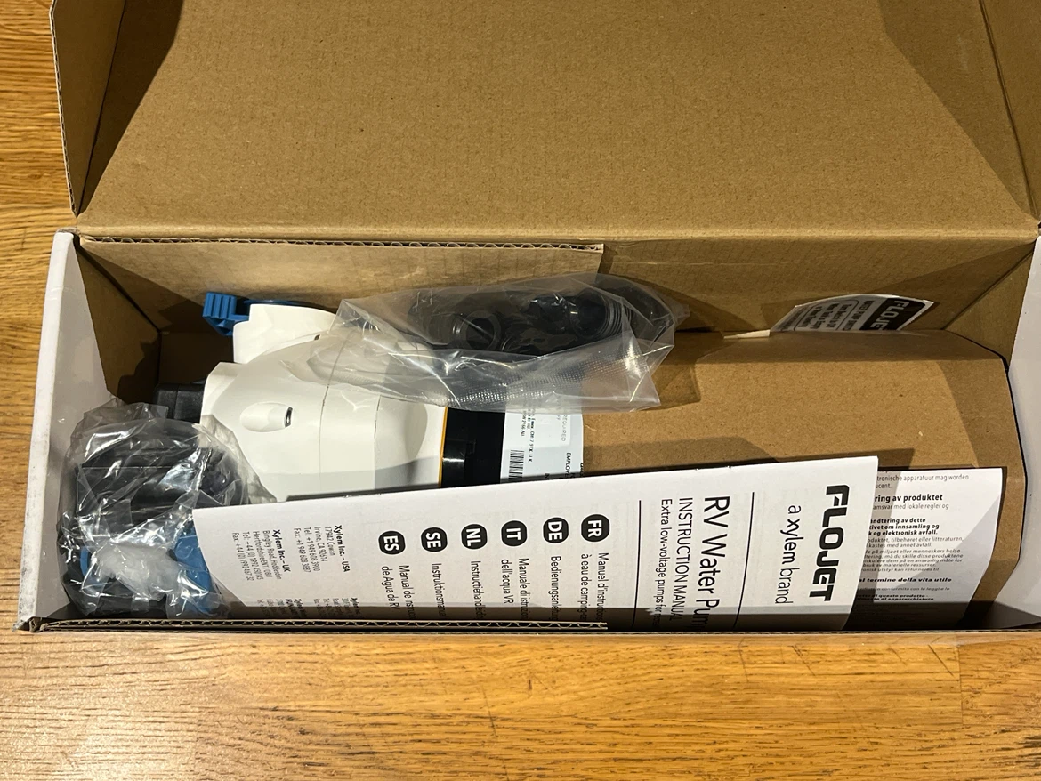 Flojet RV Water Pump 3 GPM - photo 2