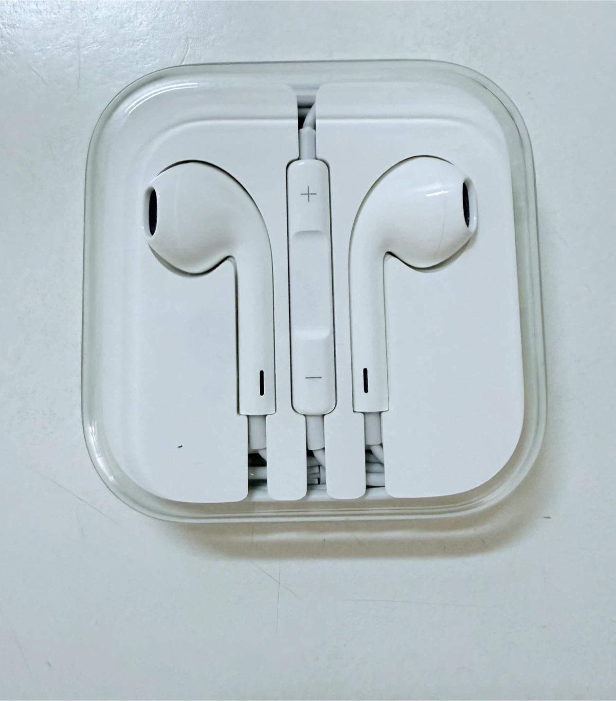 Apple EarPods with 3.5mm Headphone Plug