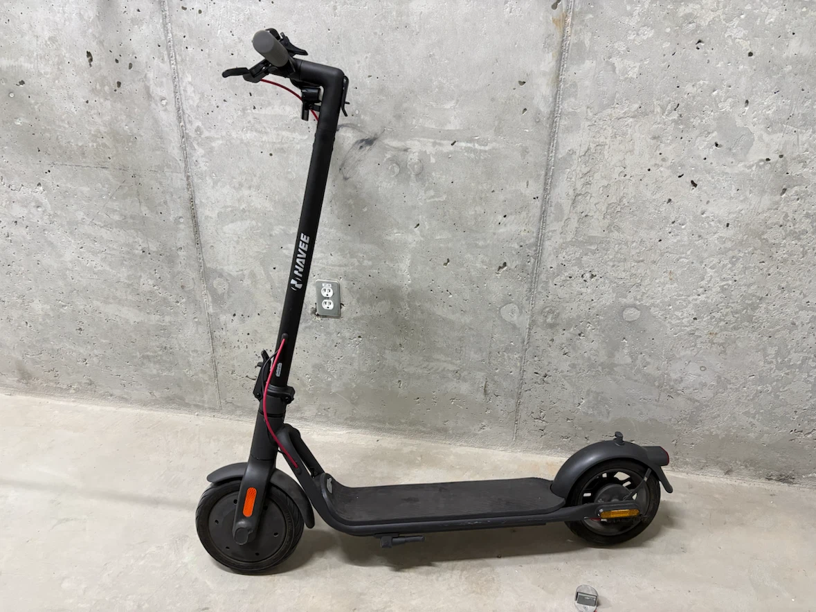 NAVEE V25 Electric Scooter