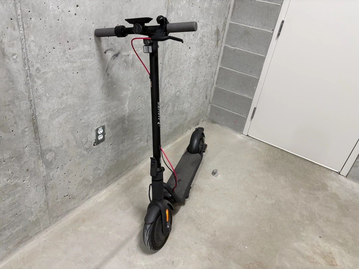 NAVEE V25 Electric Scooter - photo 2