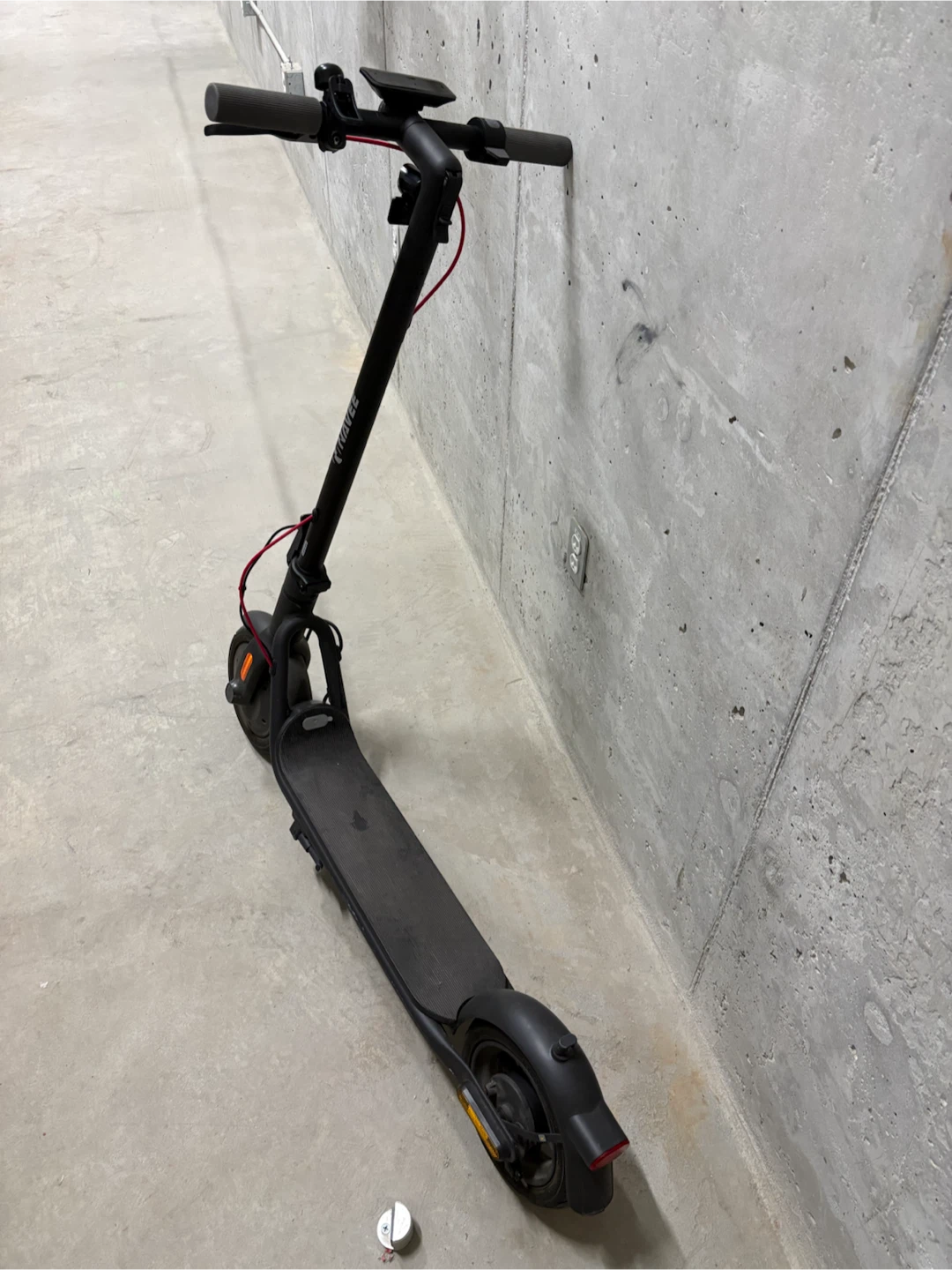NAVEE V25 Electric Scooter - photo 3