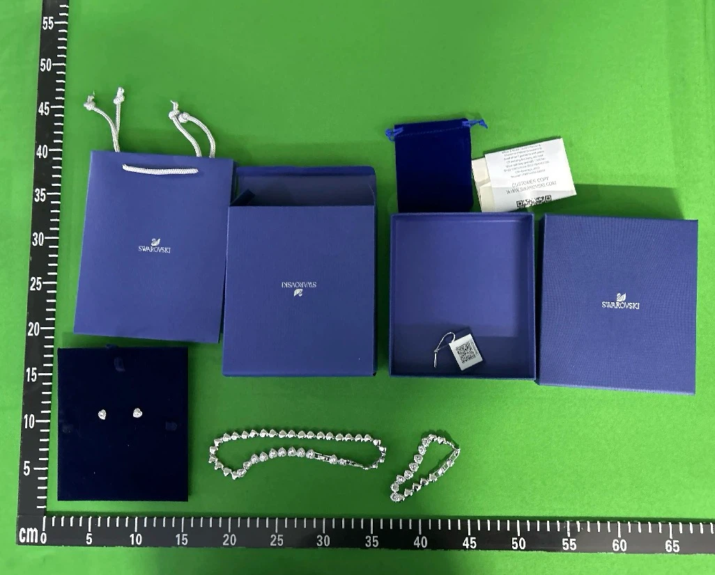Swarovski Heart Tennis Bracelet & Stud Earrings Set - photo 3