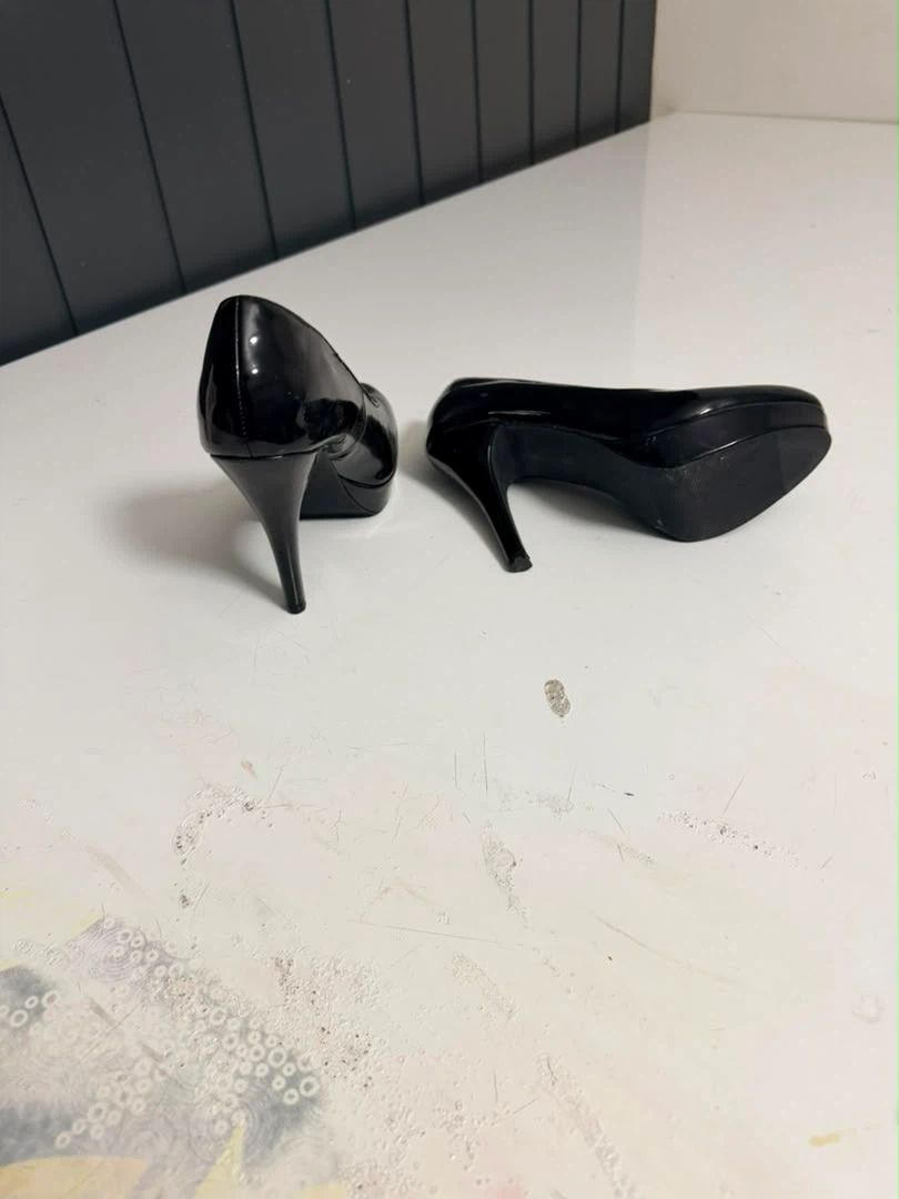 Jeanne Beker Black Patent Heels - photo 3