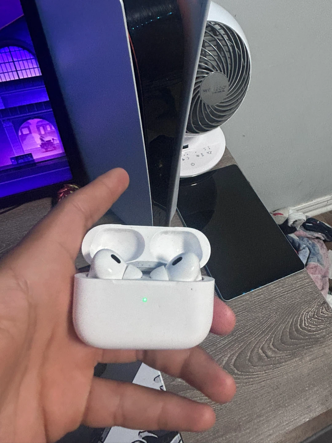 Apple AirPods Pro (2nd generation) Charging Case - photo 2