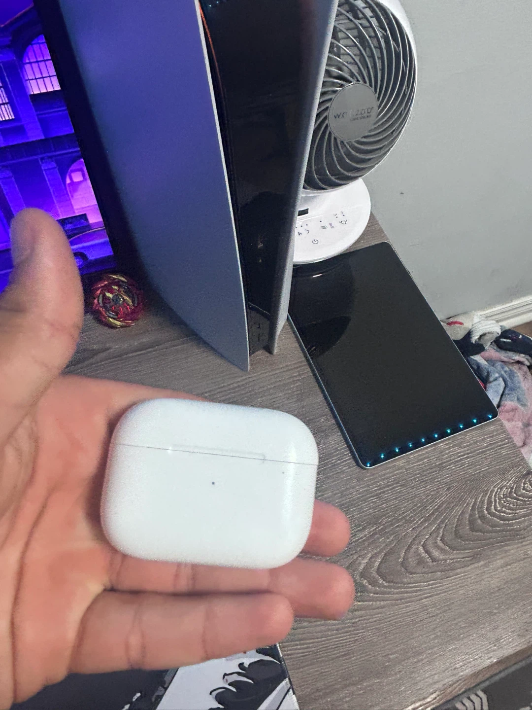 Apple AirPods Pro (2nd generation) Charging Case - photo 3