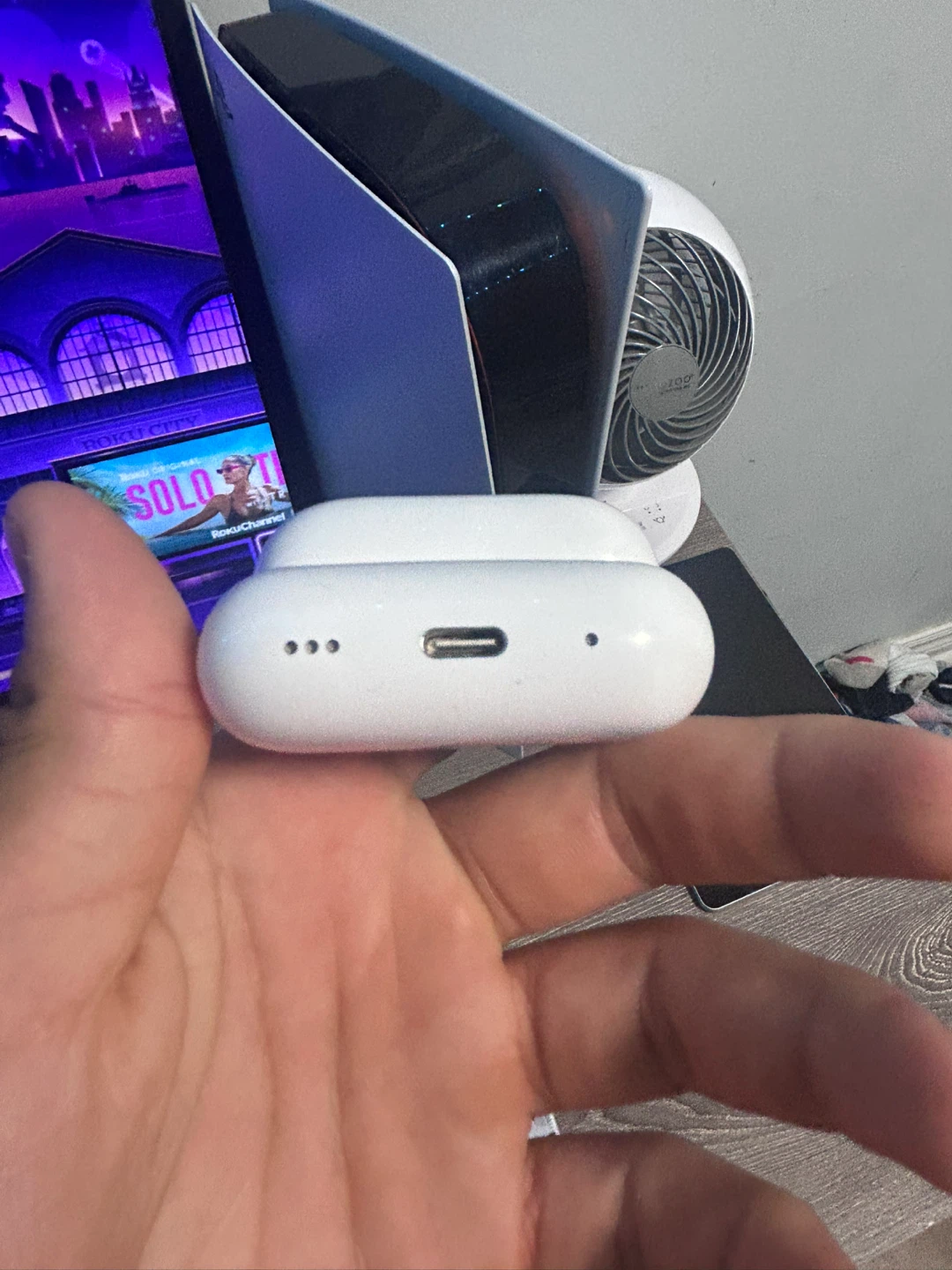 Apple AirPods Pro (2nd generation) Charging Case - photo 4