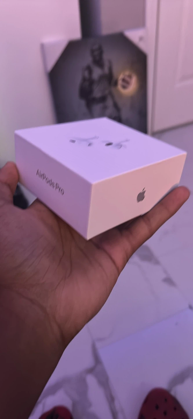 Apple AirPods Pro (2nd generation) with Charging Case - photo 2