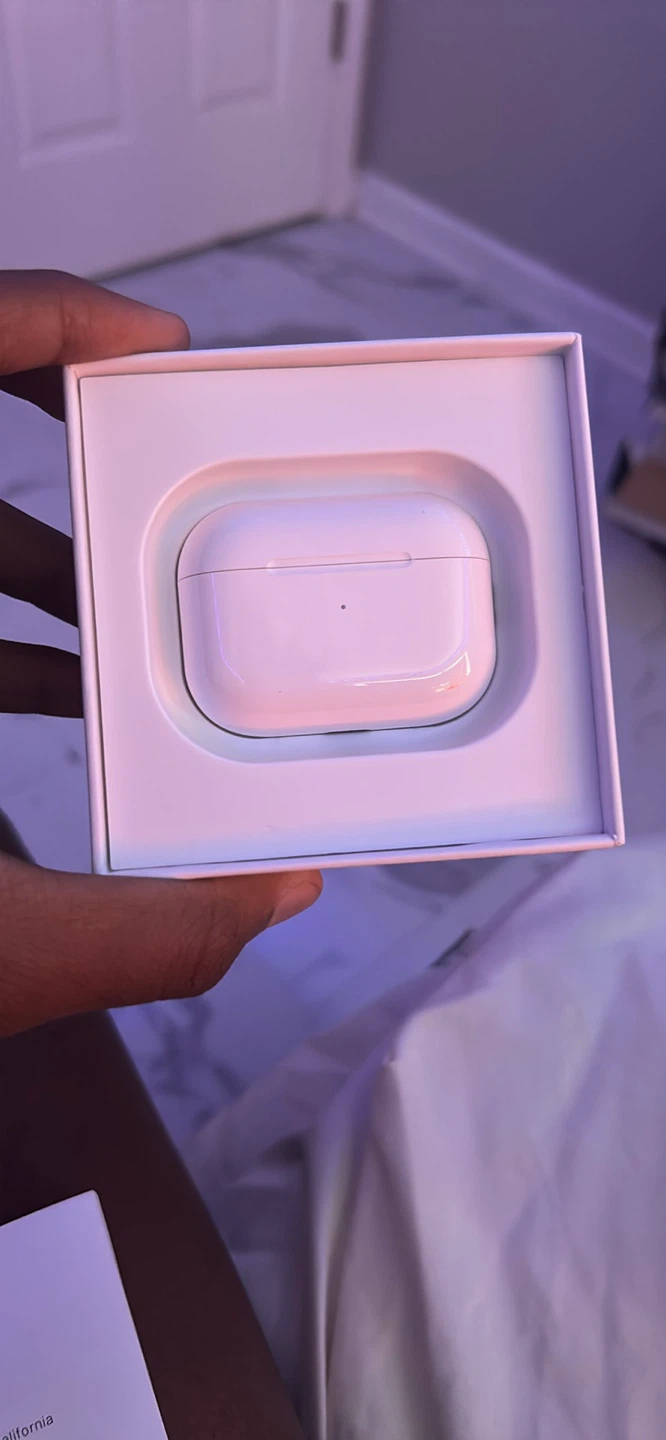 Apple AirPods Pro (2nd generation) with Charging Case - photo 3