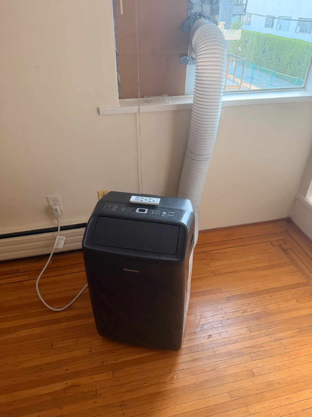 Leaving Vancouver by 5 PM Hisense Air Conditioner 10,000 BTU