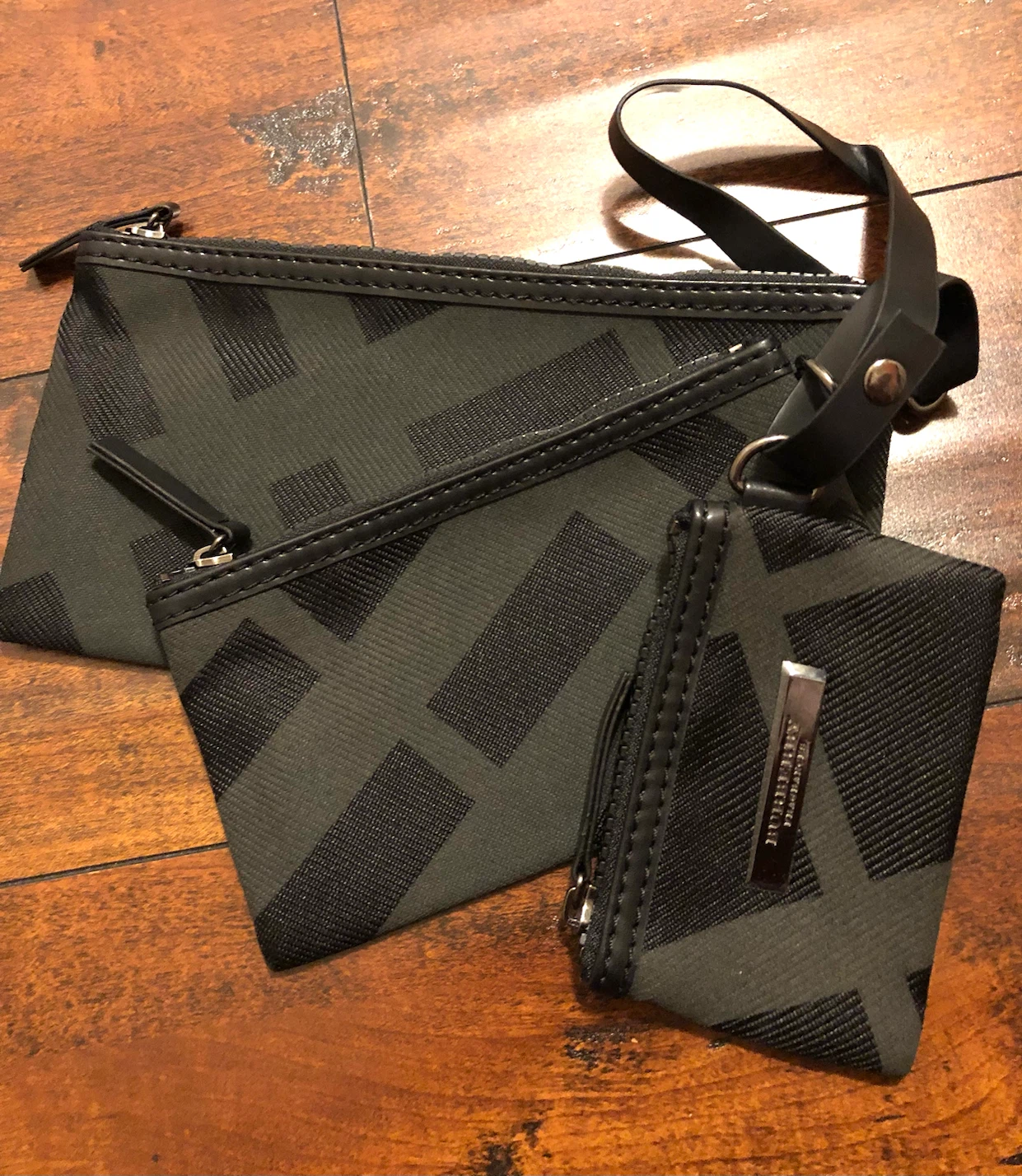 Burberry 3 piece travel Pouch Set - photo 4