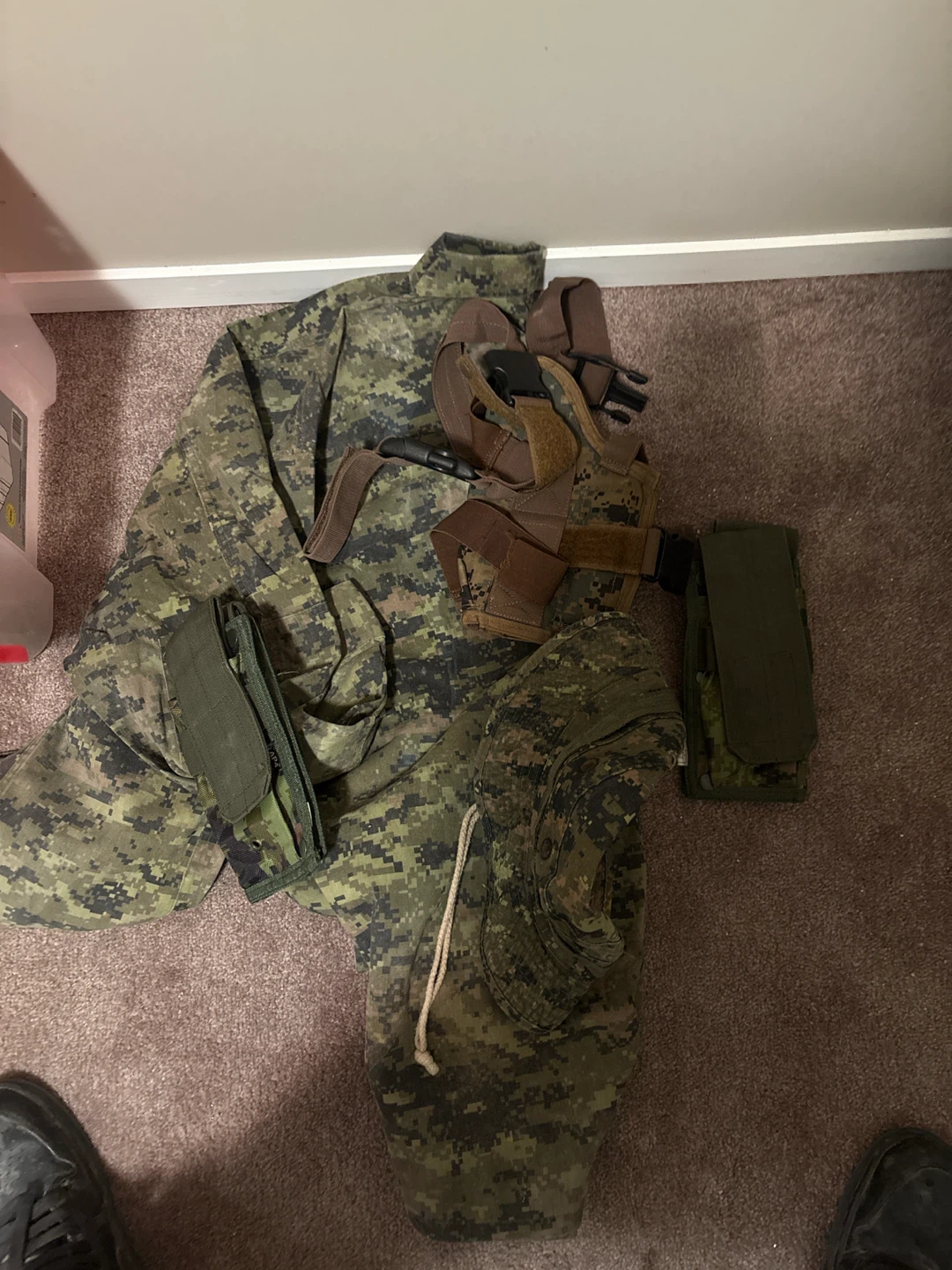 Military Camouflage Gear Set - photo 2