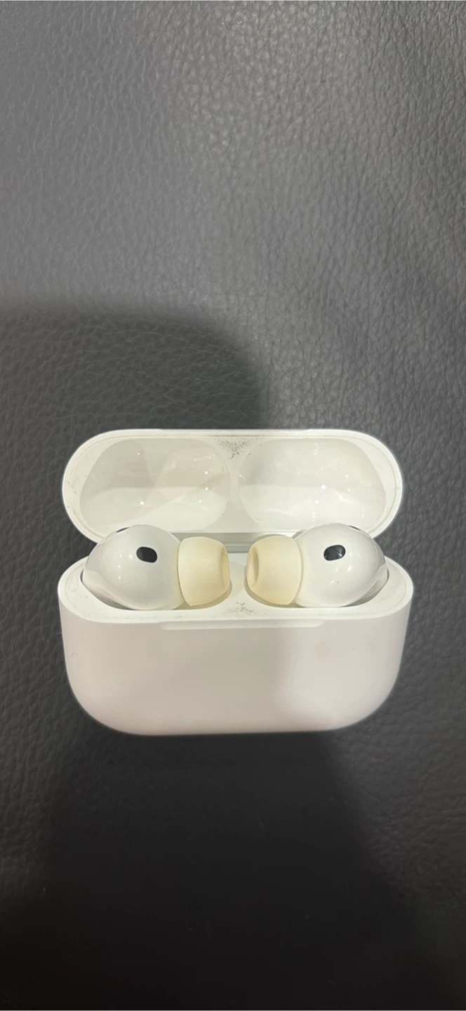 Apple AirPods Pro 3 - photo 2