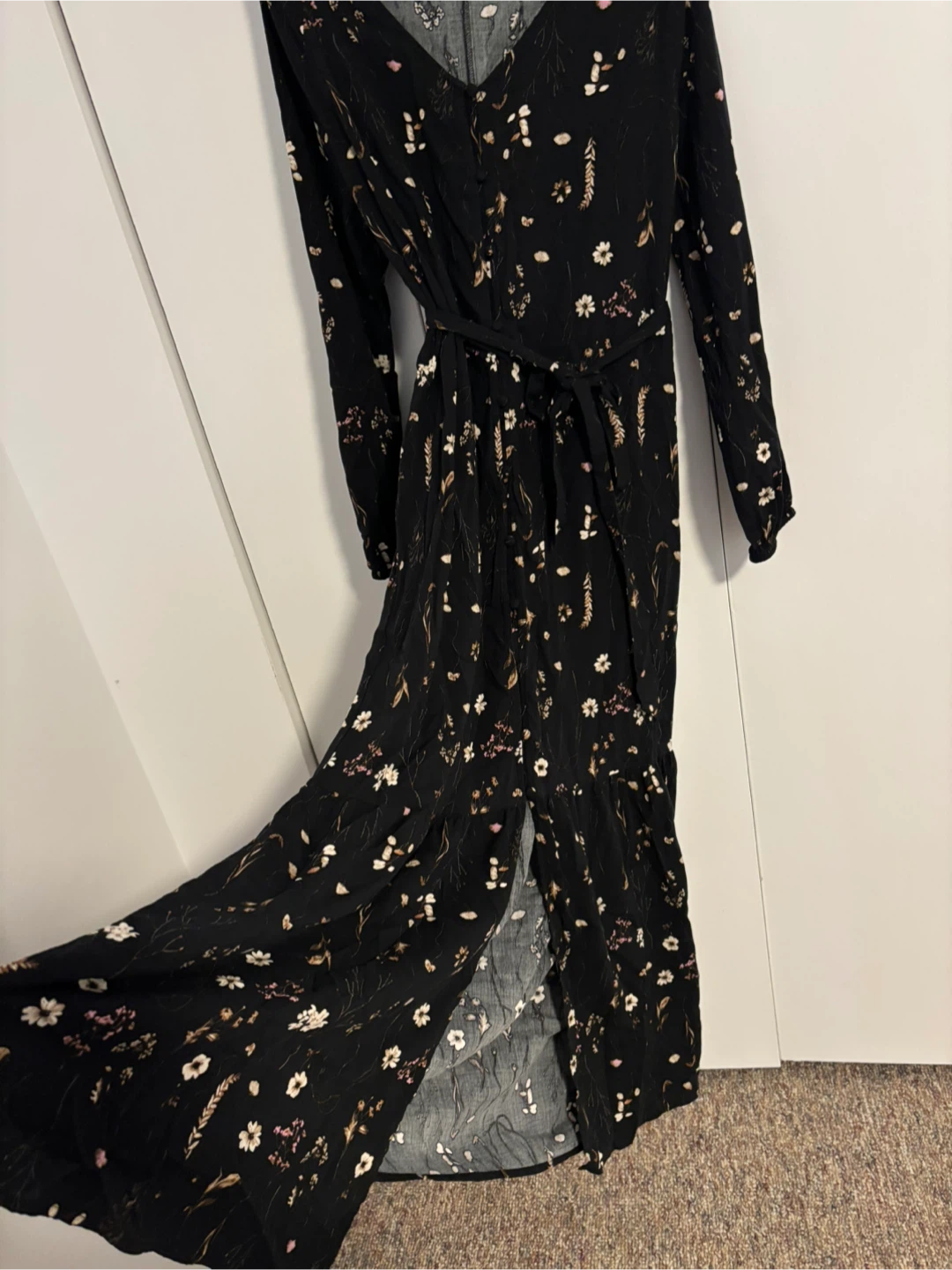 🌸 Black floral maxi dress, never worn. - photo 2