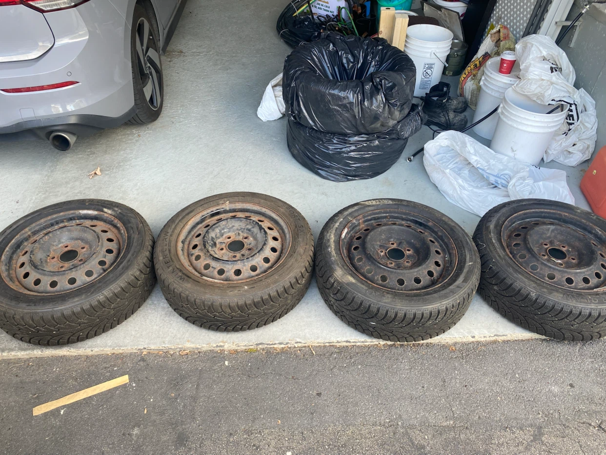 Set of 4 Winter Tires with Rims - photo 2