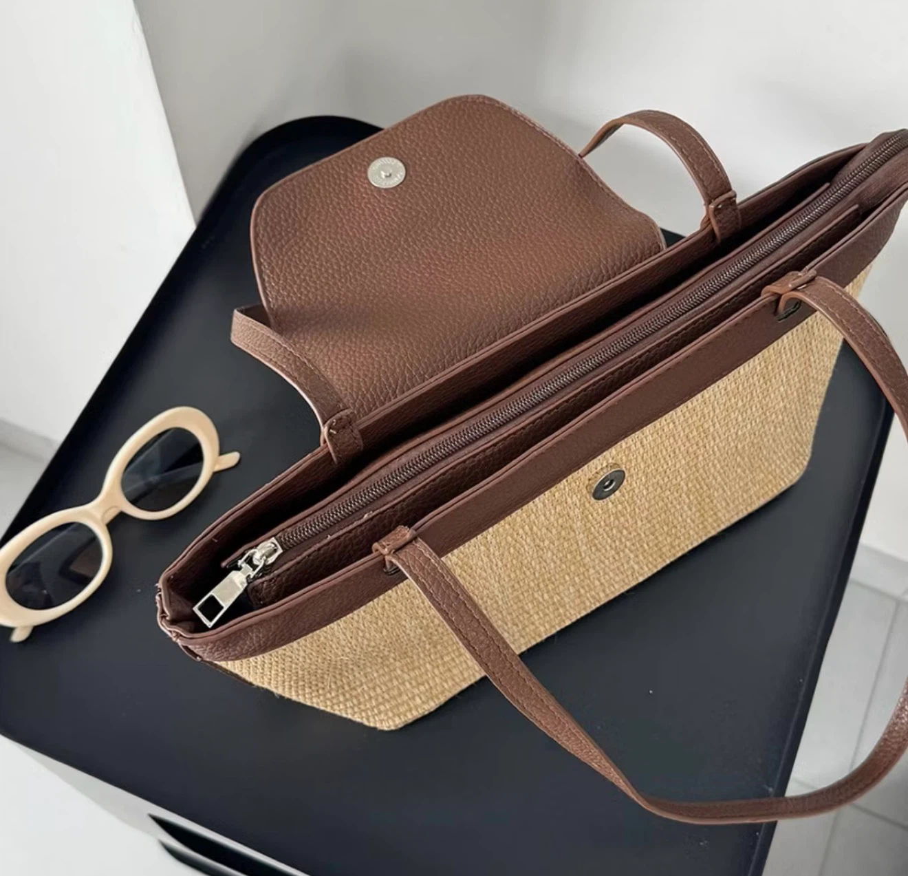 Straw and Faux Leather Tote Bag - photo 3