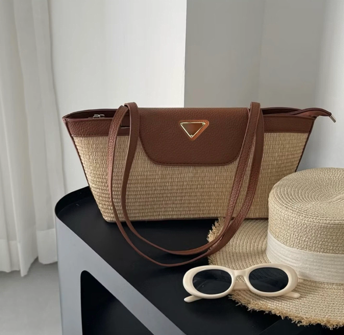 Straw and Faux Leather Tote Bag - photo 4