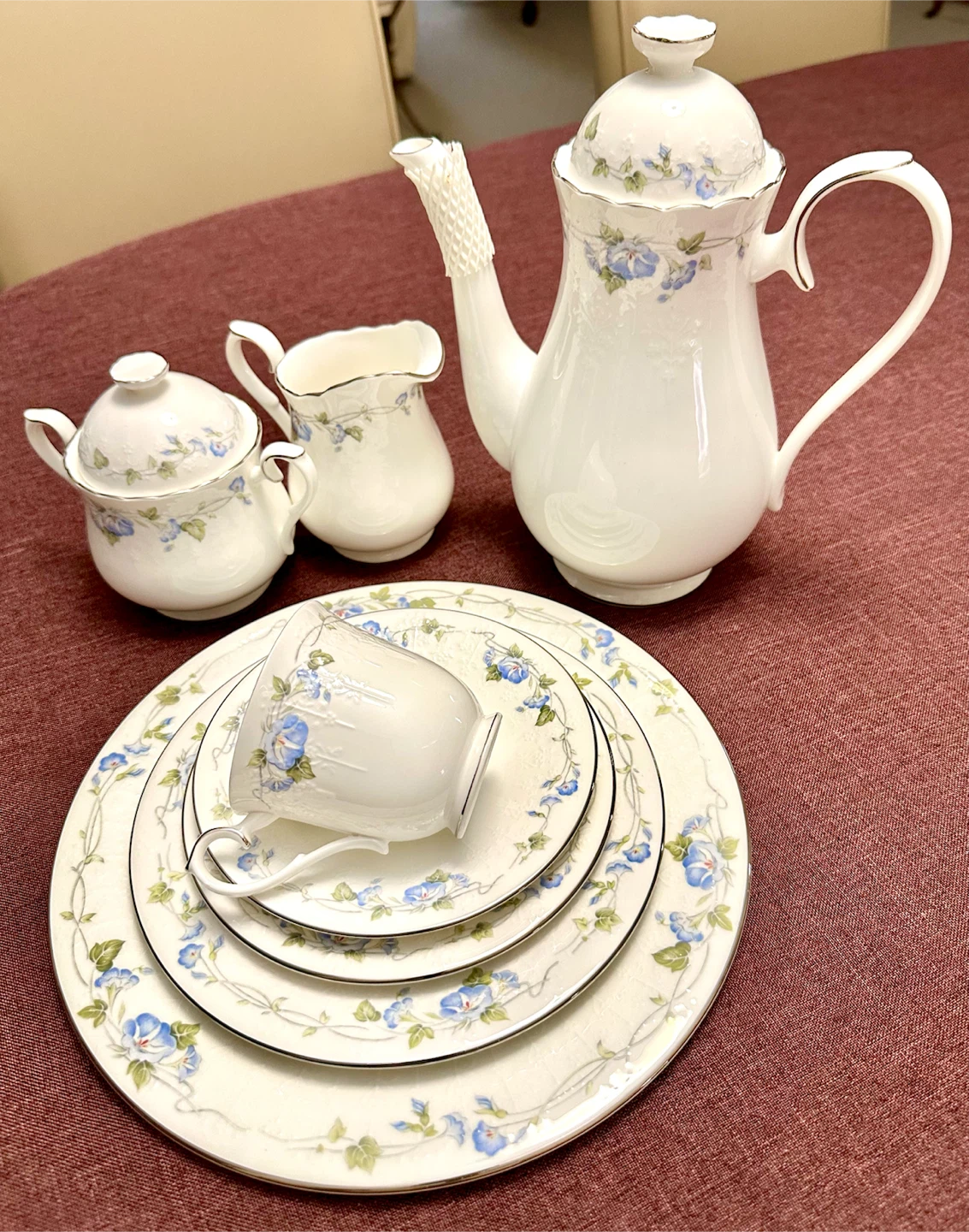 Beautiful Royal Albert Morning Flower 8 person settings! - photo 2