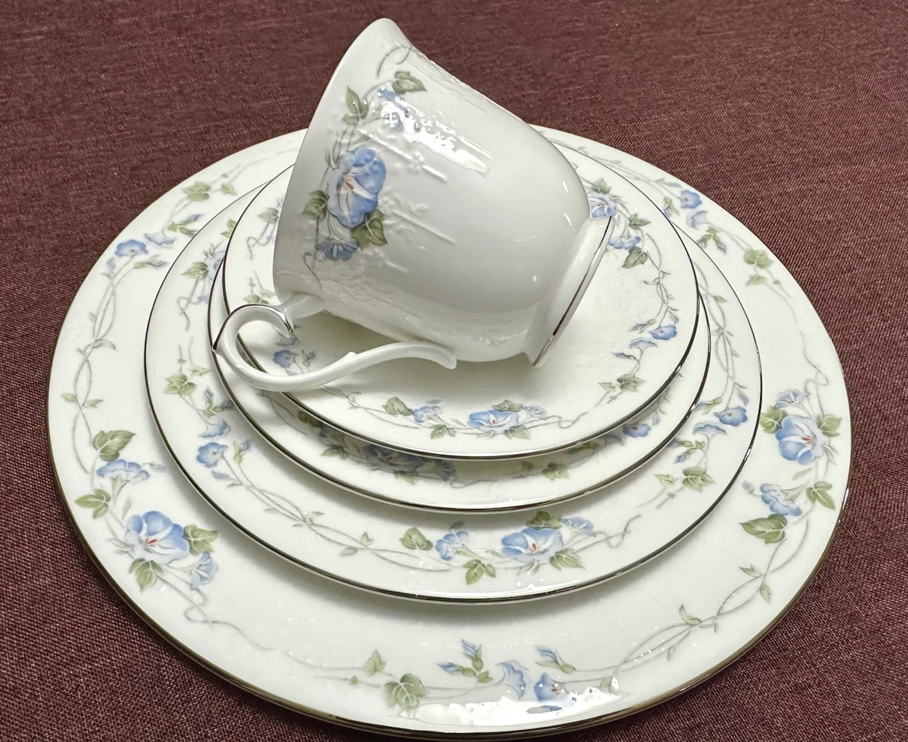 Beautiful Royal Albert Morning Flower 8 person settings! - photo 3
