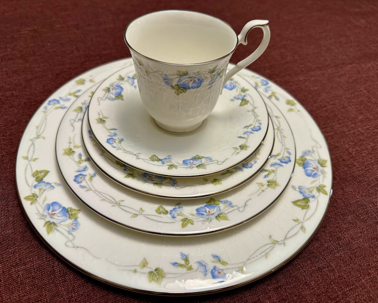 Beautiful Royal Albert Morning Flower 8 person settings! - photo 4