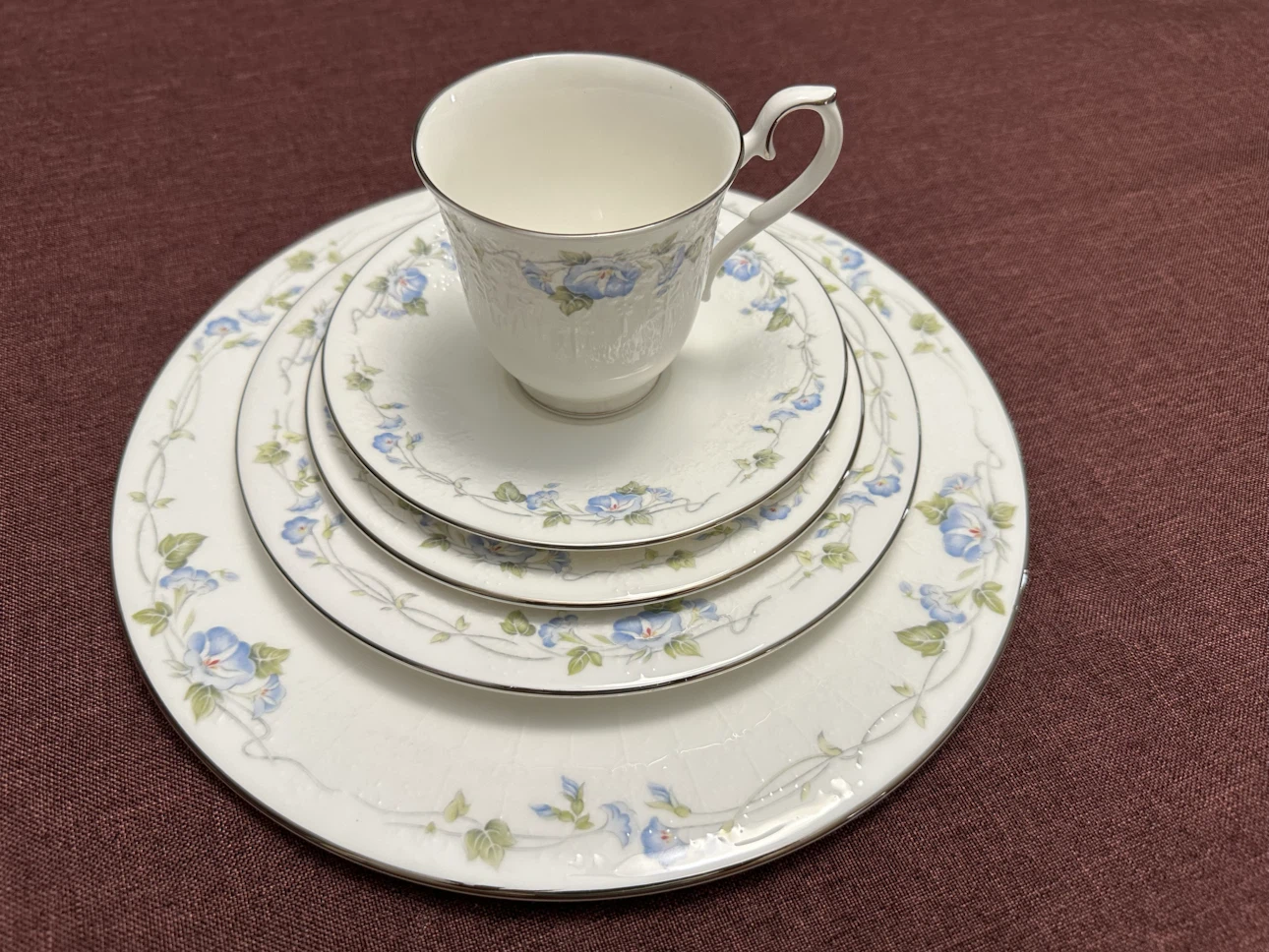 Beautiful Royal Albert Morning Flower 8 person settings! - photo 5