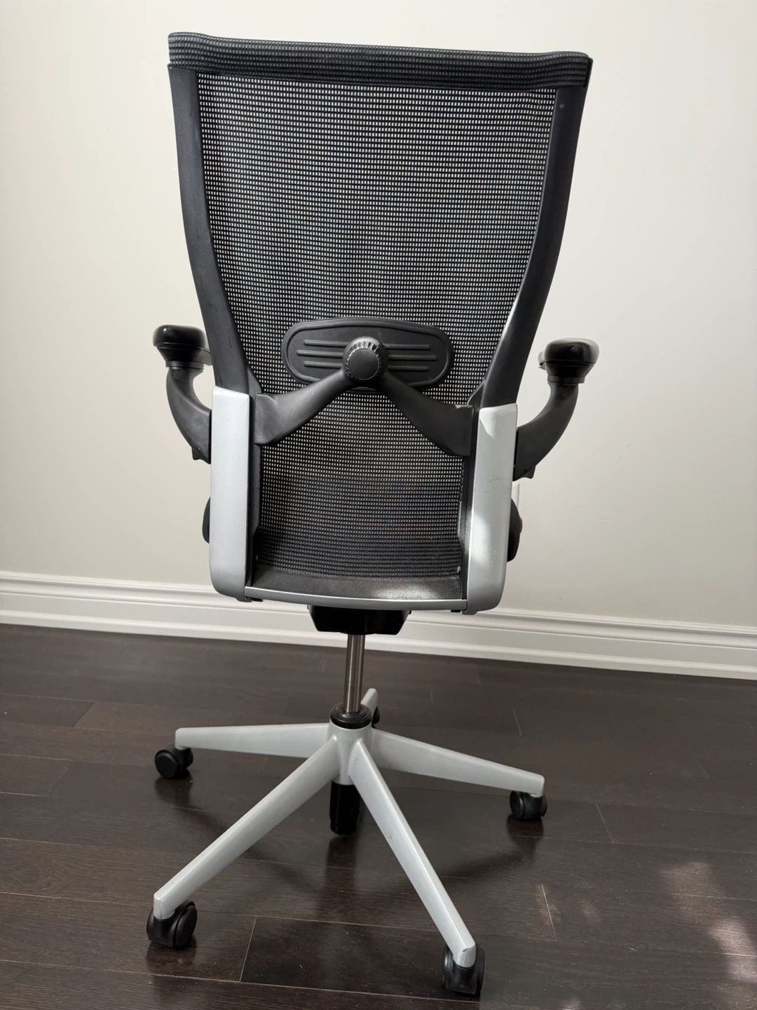 Haworth X99 Executive Chair Ergonomic - photo 3