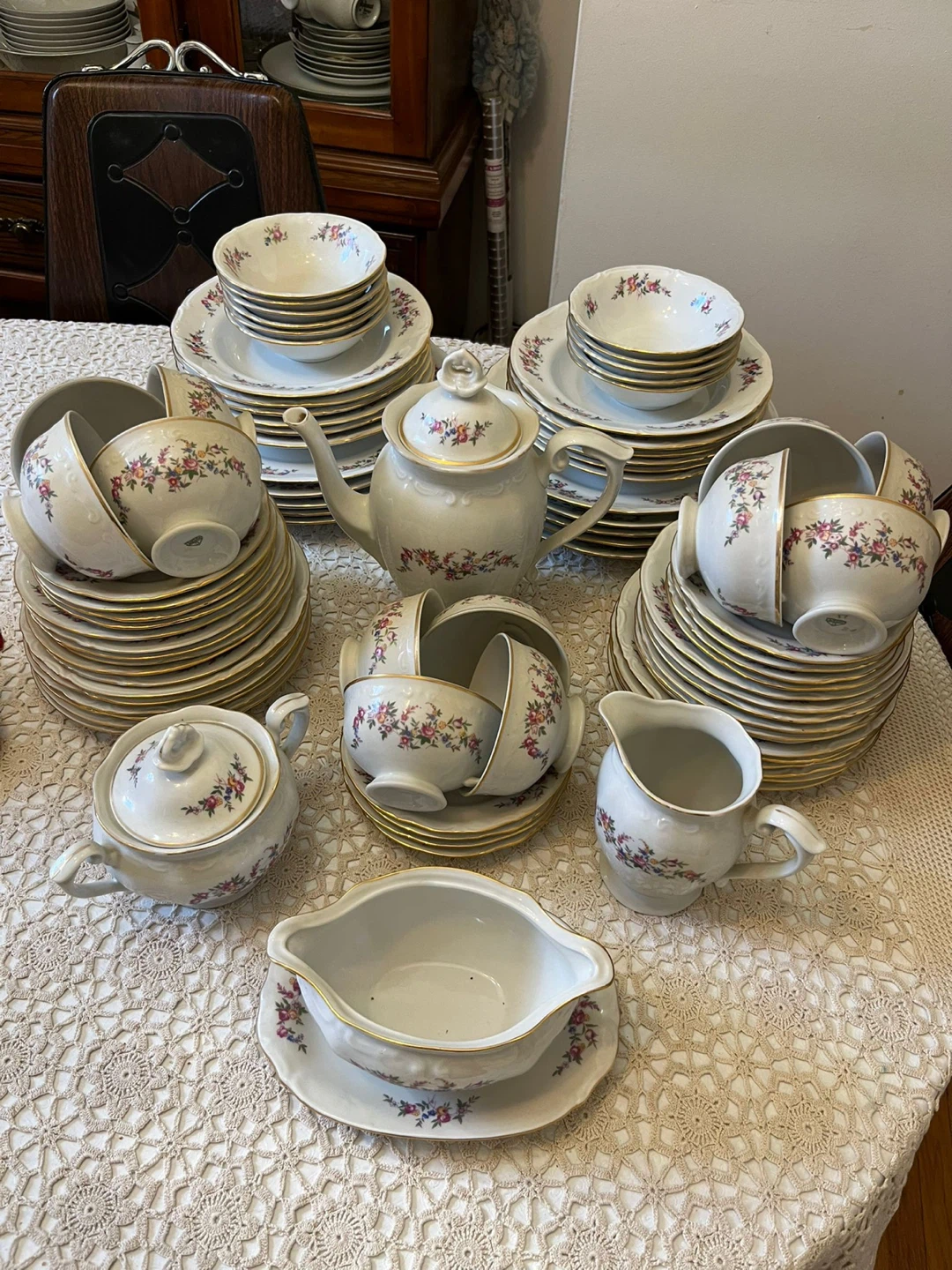 Chodzie 2 - Vintage Floral Teapot and Dinnerware Set