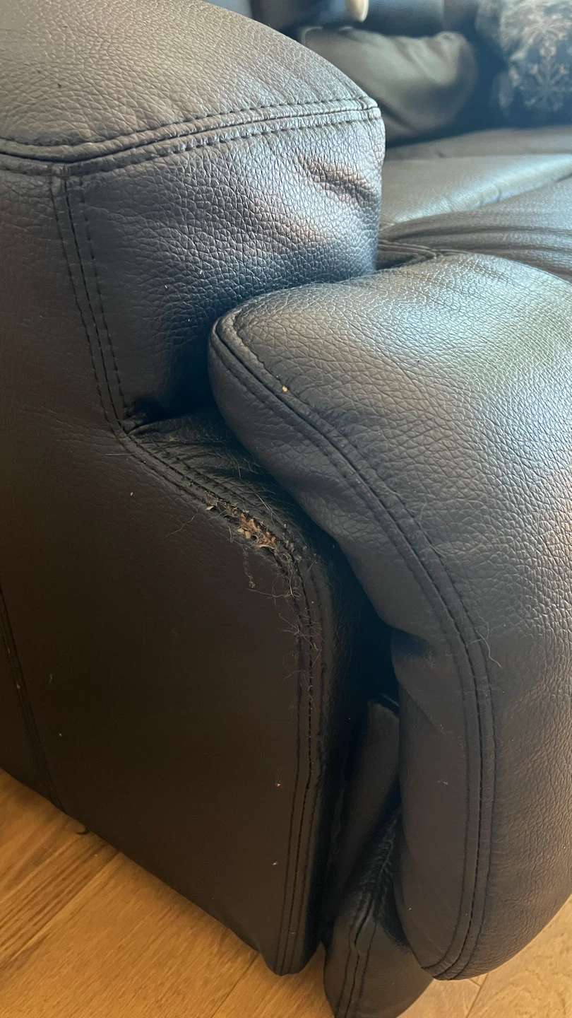 Sale: super comfortable used three seater leather recliner - photo 4