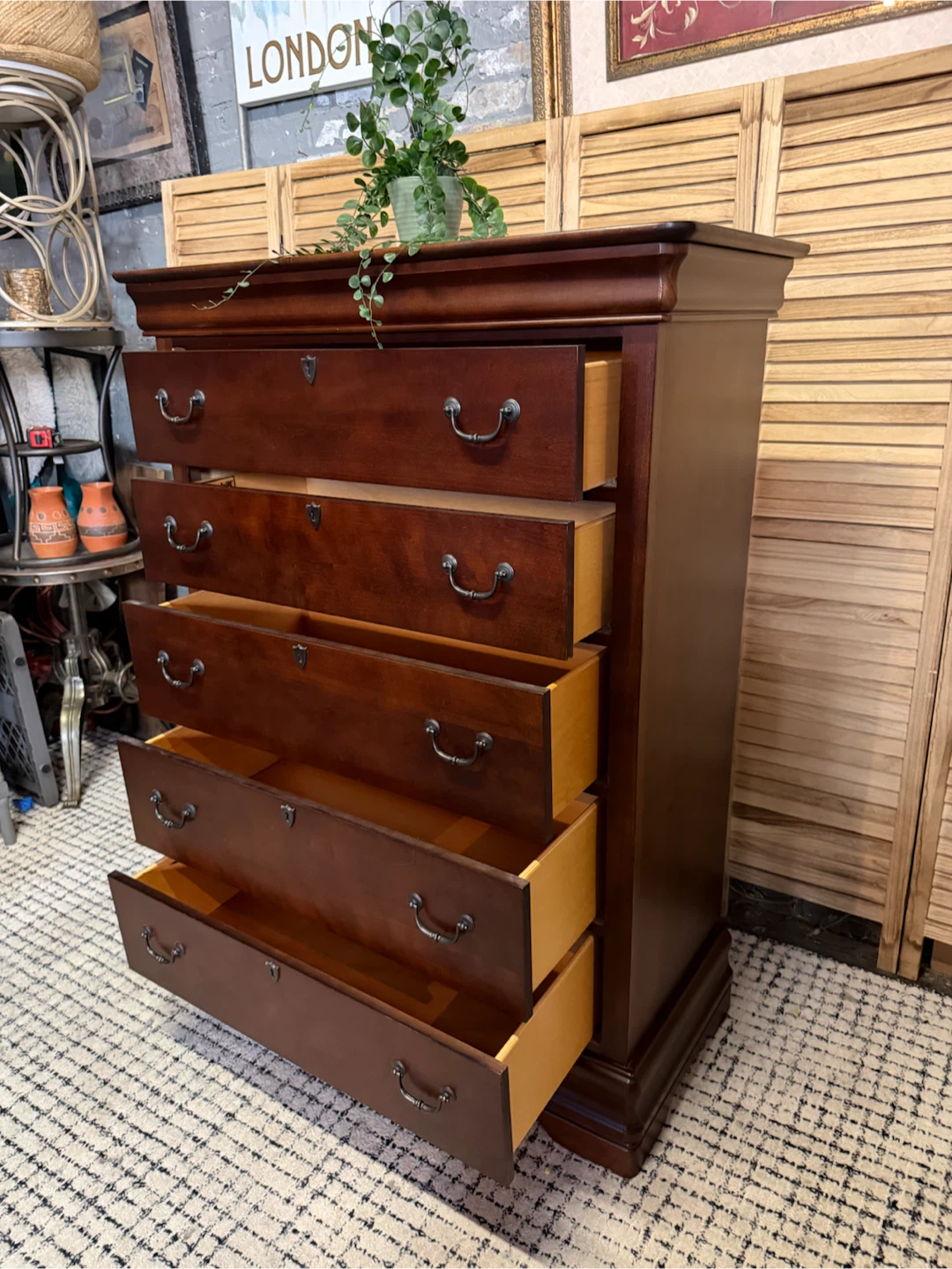 Broyhill Dresser - photo 4